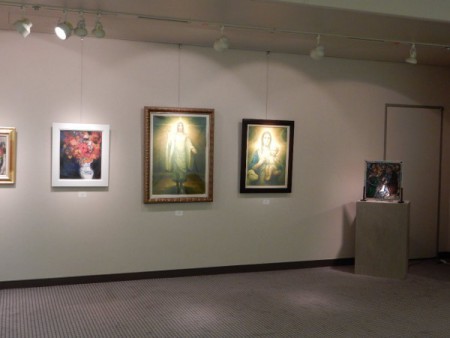 「復活」と「聖母子」２作品展示風景
